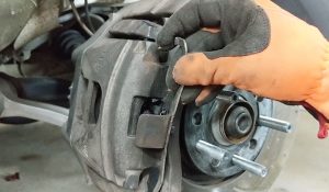 How to Install Brake Pad Retaining Clip? - Brake Pad Boss