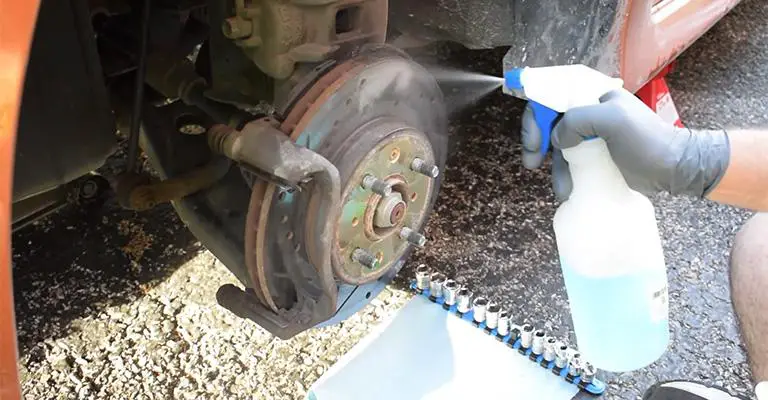 Use Brake Cleaner to Remove Rust From the Rotors