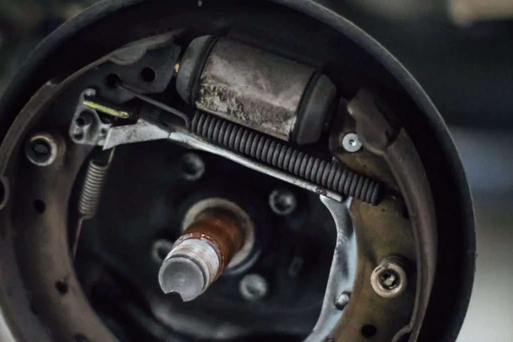 how to adjust drum brakes